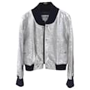 Jaqueta de couro metálico com logotipo CC por 11 mil dólares. - Chanel