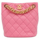 Cubo Chanel de piel de cordero acolchado CC rosa