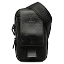 Louis Vuitton forrado bolsa para telefone bolsa crossbody de couro M81323 Em uma boa condição
