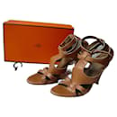 Sandálias de couro HERMES em dourado com tiras tamanho 39,5 IT em muito bom estado. - Hermès