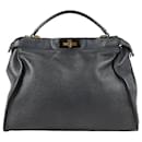 Fendi – Große „Peekaboo“-Handtasche aus schwarzem Leder 8BN210