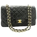 Schwarze Farbe 1996-1997 Mittelgroße klassische gefütterte Überschlagtasche - Chanel