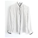 Blusa de seda a rayas con detalles bordados de Etro.