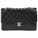 Small Classic lined Flap Bag - Chanel