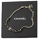 Colar Chanel Metal Lambskin CC Turnlock em couro preto