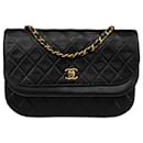 Chanel gestepptes Lammleder 24K Gold Halfmoon gefütterte Flap Bag
