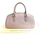 Louis Vuitton Jasmine Leather Handbag M52089 in good condition