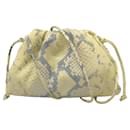 Bottega Veneta Mini sac à bandoulière en cuir de python jaune pâle