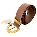 Cinturón vintage de Christian Dior con hebilla de trenzado.