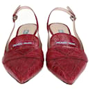 Zapatos de tacón rojos con tira trasera de Prada