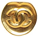 Broche Chanel CC Dourado