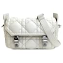 Kleine weiße Dior-Tasche „Macrocannage Diorcamp“