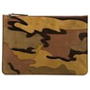Pochette patchwork camouflage en daim Burberry marron
