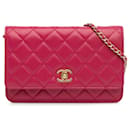Chanel – Geldbörse mit Kette aus rosafarbenem Lammleder mit Perlenverzierung