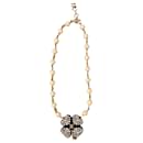 Collar de gargantilla de Chanel 2019 con perlas, cristales y tréboles.