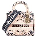 Christian Dior Sac à main Lady D-Lite moyen en toile brodée tie-dye rose clair