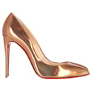 Sapatos Christian Louboutin Pigalle Follies metálicos em couro envernizado bronze