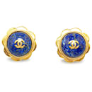 Boucles d'oreilles à clip CC en pierre de fleur bleue Chanel