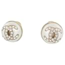 NEUF BOUCLES OREILLES CHANEL PUCES PERLES & LOGO CC STRASS METAL EARRINGS - Chanel