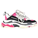 Balenciaga Triple S Sneakers in Pink/Nicht-gerade weiss/Schwarzes Polyurethan