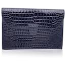 Bolsa clutch com aba em relevo de couro preto vintage - Yves Saint Laurent