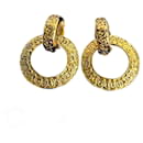 Boucles d'oreilles à clip Chanel petites créoles Boucles d'oreilles en métal en bon état