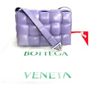 Bottega Veneta Maxi Intrecciato gepolsterte Lederkassettentasche Leder Umhängetasche in ausgezeichnetem Zustand