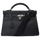 HERMES Kelly 40 Bag in Black Leather - 101900 - Hermès