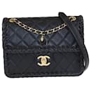 Schwarze Chanel-Überschlagtasche mit gestepptem geflochtenem Rand