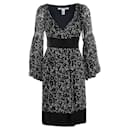 Vestido envelope DvF Abby com mangas sino, em seda pura - Diane Von Furstenberg