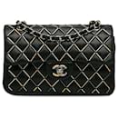 Petit rabat doublé en cuir d'agneau orné classique noir Chanel