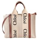 Chloé – Kleine 2-Wege-Handtasche „Woody“ aus Leinen in Beige