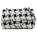 Mini rabat rectangulaire classique en tweed blanc Chanel