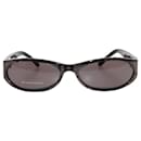 Burberry – Ovale Sonnenbrille mit grauem Karomuster