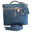 Estuche de tocador de CHANEL Vintage CC en denim. - Chanel