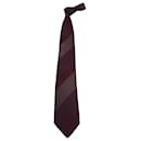 Gucci – Asymmetrische Streifen-Krawatte aus burgunderroter Seide