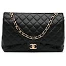 Patta foderata di caviale Chanel Black Maxi Classic