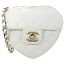 Sac à bandoulière CC in Love Heart Mini en cuir d'agneau blanc Chanel