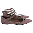 Sapatilhas Valentino T-Strap Rockstud em couro rosa - Valentino Garavani