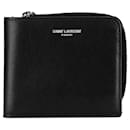 Cartera compacta de cuero negro de Saint Laurent