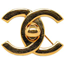 Broche Chanel CC Turn-Lock em ouro