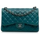 Bolsa de ombro com aba Chanel Jumbo Classic azul forrada de pele de cordeiro