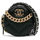 Chanel – Runde Clutch „19“ aus schwarzem Lammleder mit Kette