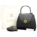 Givenchy Lederhandtasche Lederhandtasche in gutem Zustand