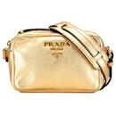Goldene Prada City Kameratasche aus Kalbsleder in Metallic-Optik