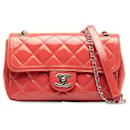 Bolsa de ombro com aba pequena Chanel rosa patente Coco Shine