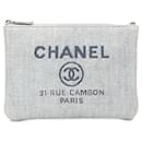 Kleine Chanel-Clutch „Deauville O Case“ aus blauem Canvas