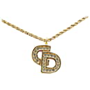 Collar con colgante de diamantes de imitación y logotipo Dior dorado