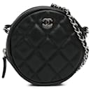 Embreagem redonda preta Chanel CC acolchoada caviar com bolsa crossbody de corrente