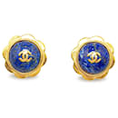 Blaue Chanel CC-Ohrclips mit Blumenstein